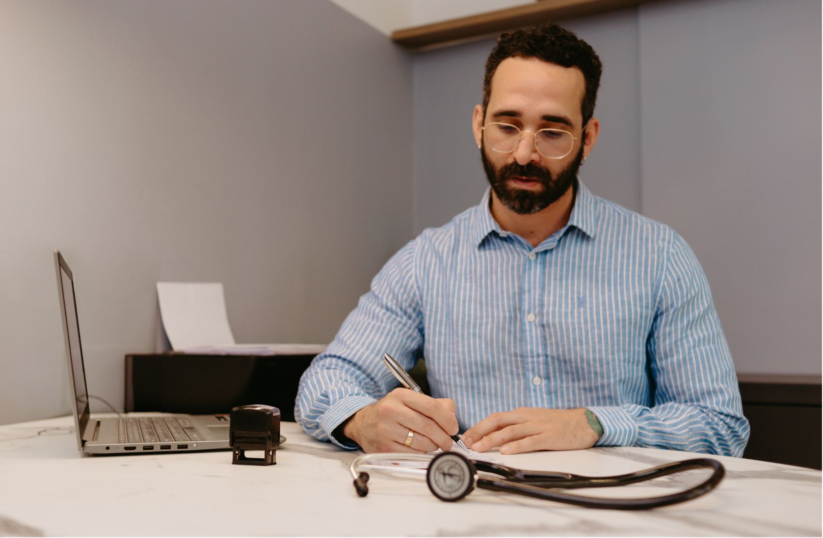 Dr Filipe em consulta